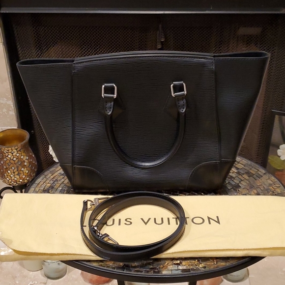 💯% Auth Louis Vuitton Phenix PM Epi Noir - Picture 2 of 9